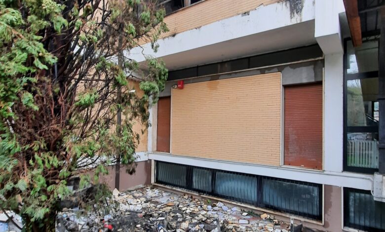 La biblioteca dopo l'incendio
