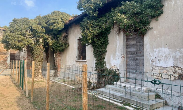 la struttura ripulita e recintata