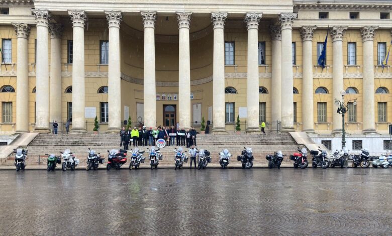 Le moto schierate in piazza Bra